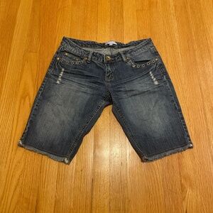 Toi et Moi Jean Shorts Size Medium
